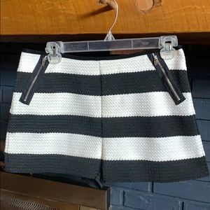Papaya black and white shorts Large